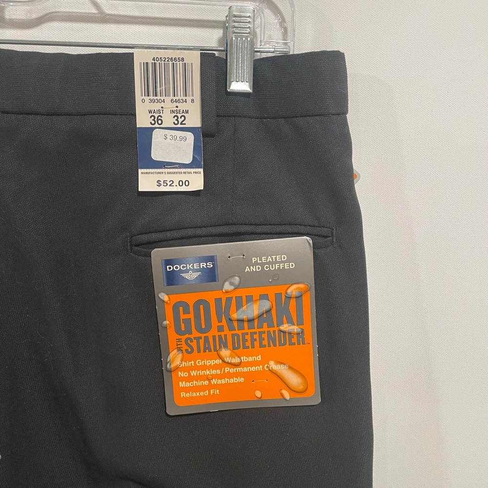 Dockers GoKhaki Stain Defender Mens 36x32 Black Pleated Cuffed Relaxed Pants NEW - Picture 6 of 8